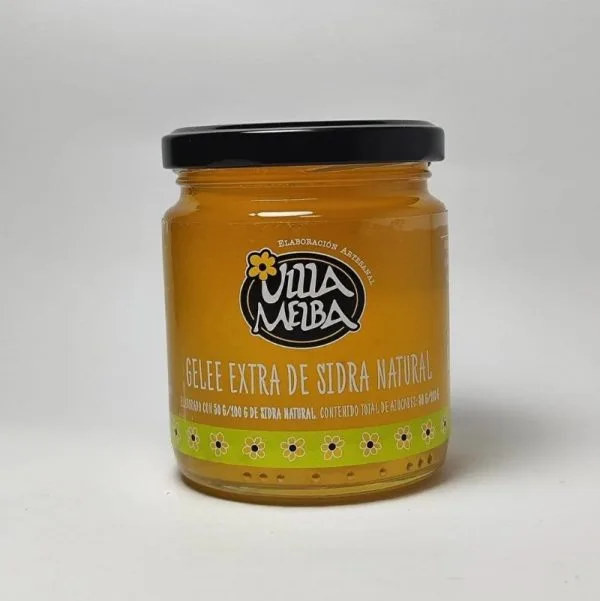 Tarro de gelée extra de sidra natural de la marca Villa Melba, elaborado con 50 g de sidra natural por cada 100 g, ideal para acompañar postres y desayunos.
