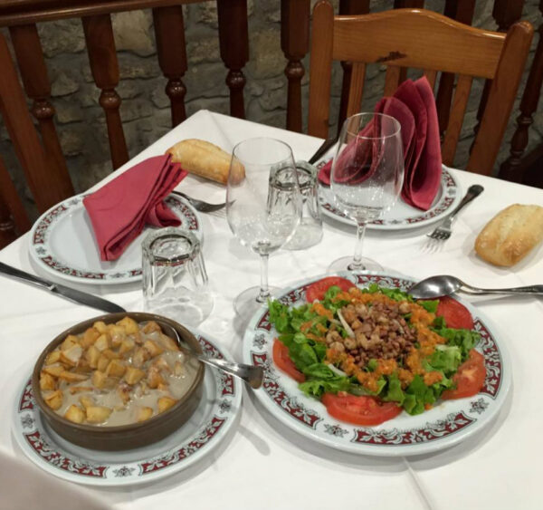 Sidrería tradicional asturiana con cocina casera en Vidiago - Imagen 2