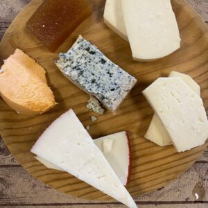 Sidrería tradicional asturiana con cocina casera y ambiente local en Llanes