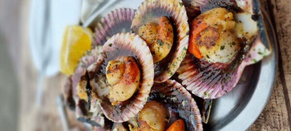 Sidrería tradicional asturiana con cocina casera y ambiente local en Llanes - Imagen 5