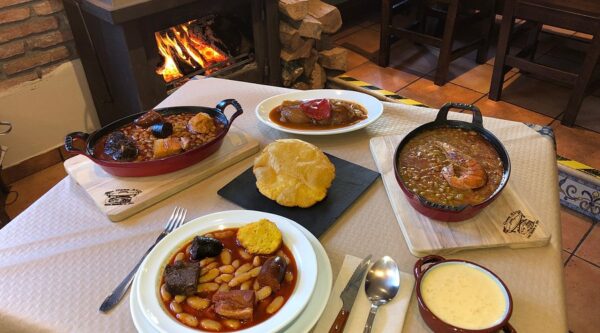 Restaurante de cocina asturiana tradicional con producto local en Llanes - Imagen 2