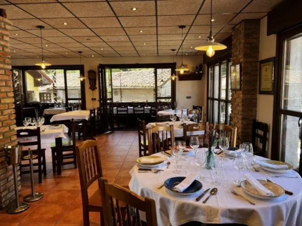 Restaurante de cocina asturiana tradicional con producto local en Llanes - Imagen 3