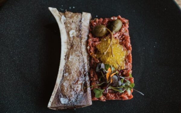 Sidrería, brasa y coctelería en un mismo espacio