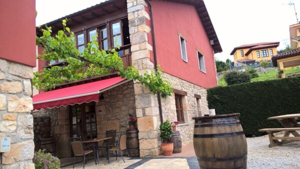 Sidrería tradicional asturiana con cocina casera en Vidiago - Imagen 4