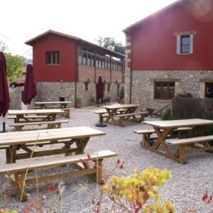 Sidrería tradicional asturiana con cocina casera en Vidiago