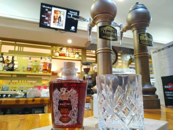 Vermutería clásica y cultura del aperitivo en Oviedo